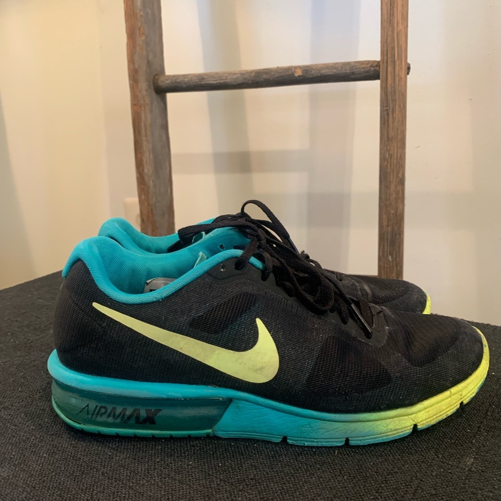 Women's Nike Air Max Sequent Size 9 Teal and Black